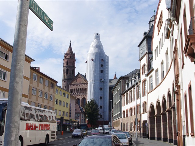 37-Worms Dom